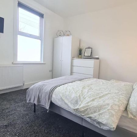 Spacious Private Room In Manor Park London Bagian luar foto
