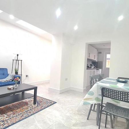 Spacious Private Room In Manor Park London Bagian luar foto