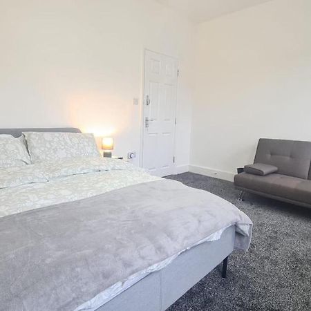 Spacious Private Room In Manor Park London Bagian luar foto