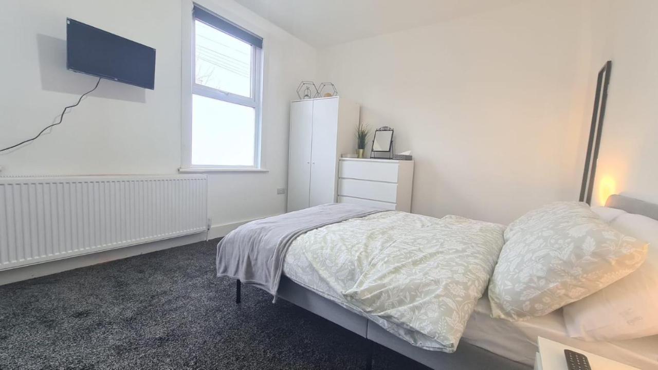 Spacious Private Room In Manor Park London Bagian luar foto