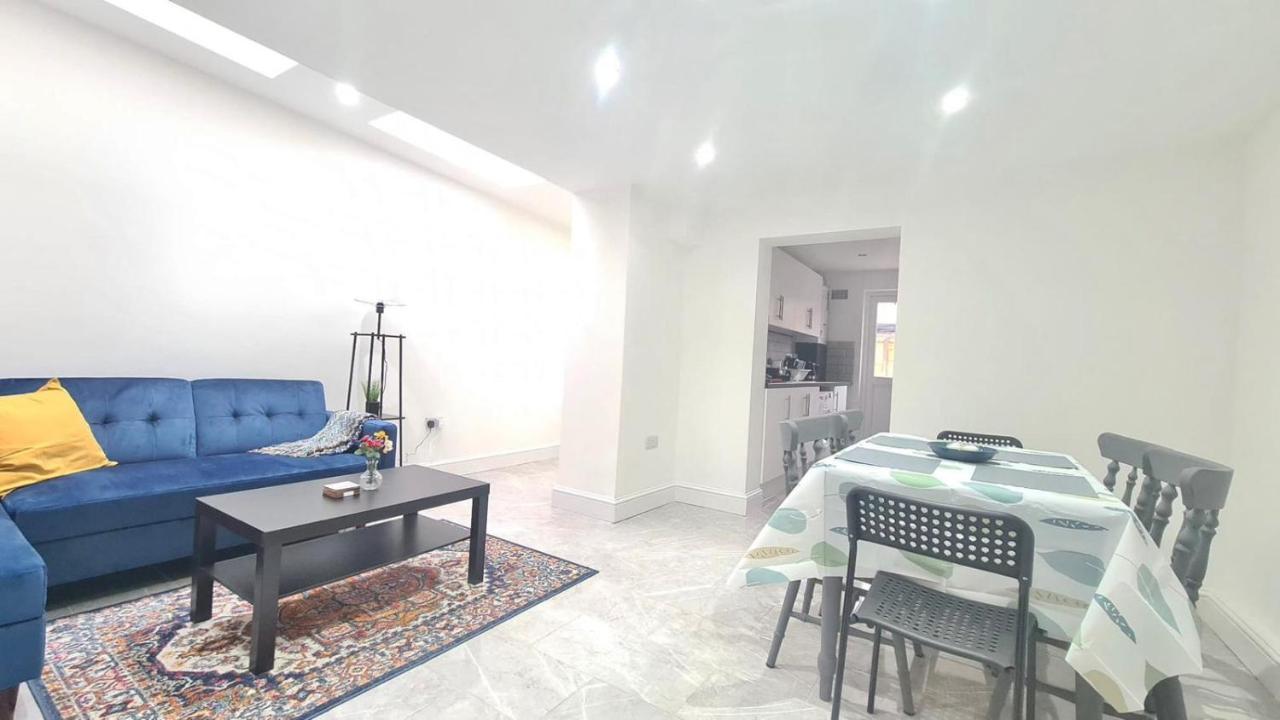 Spacious Private Room In Manor Park London Bagian luar foto