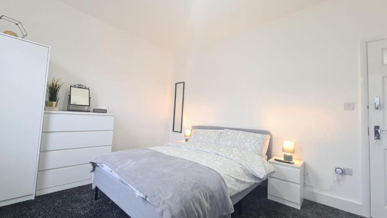 Spacious Private Room In Manor Park London Bagian luar foto